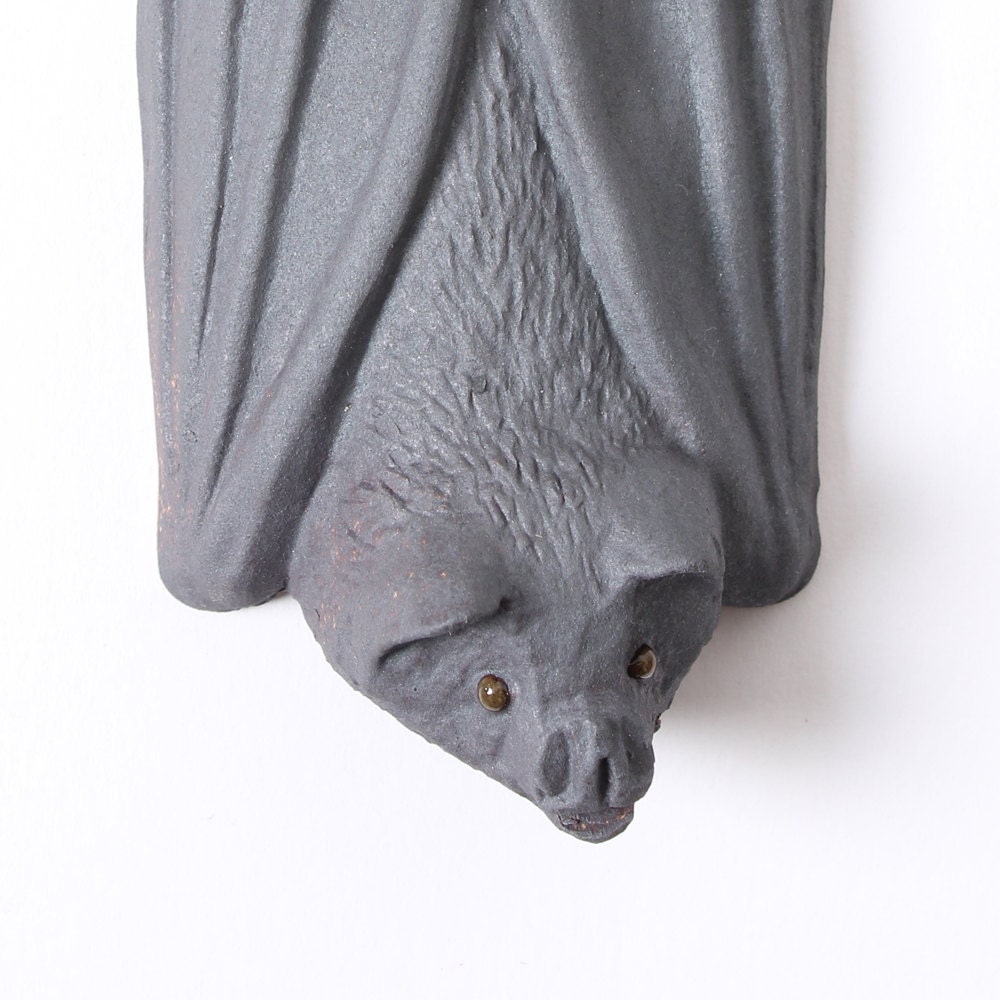 Bat facing right - Stoneware pottery