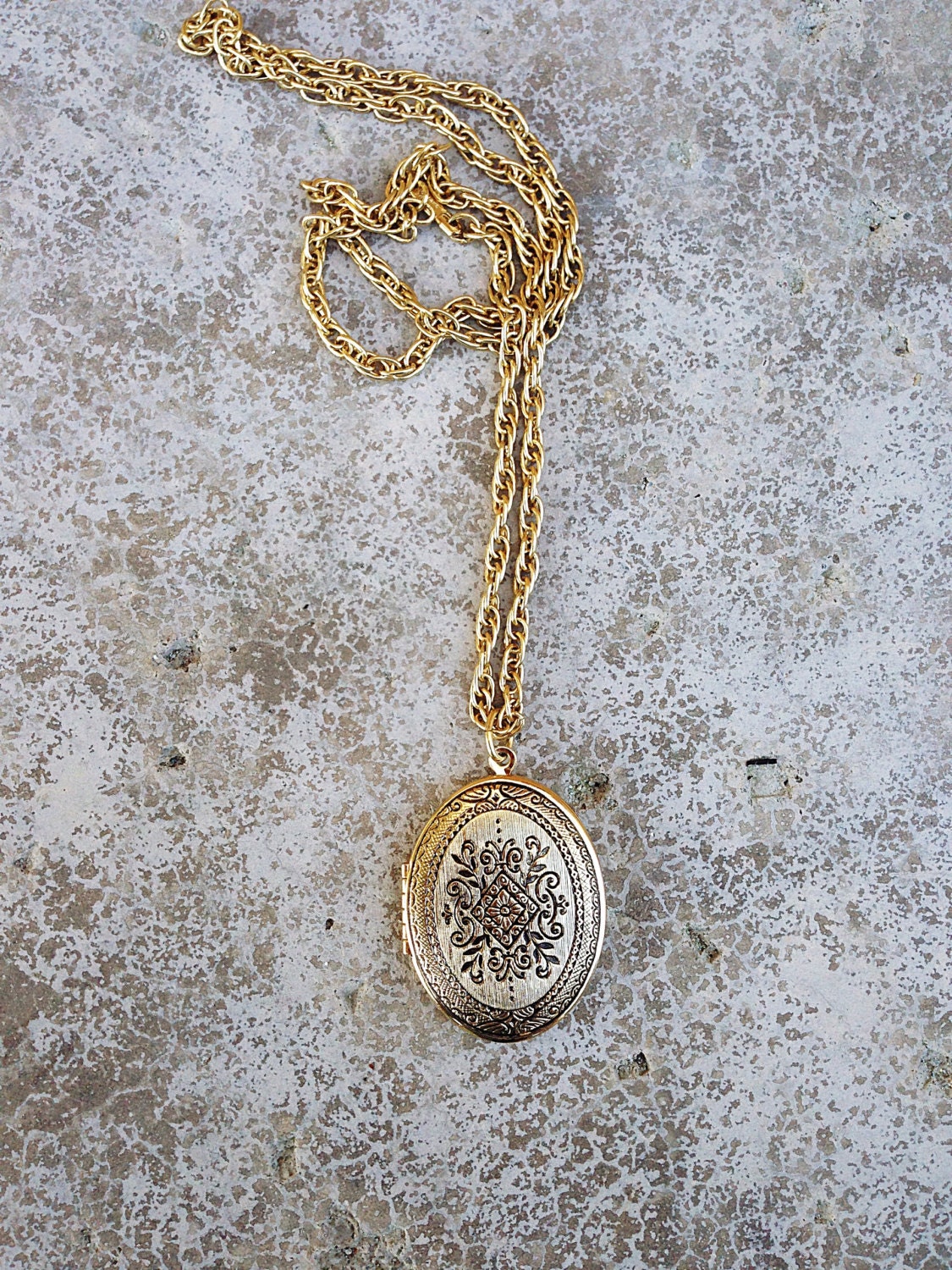 Vintage Gold Locket Necklace Women's Bohemian Jewelry Working Locket Jewelry with Antique Black Etched Design