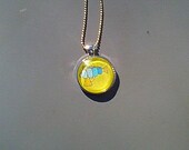 Ray gun pendant with glitter, in silver with matching mini-ball chain
