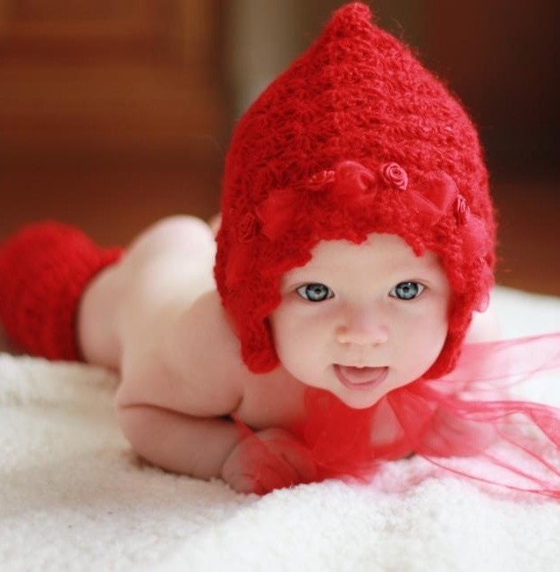Crochet  Photo  PROP Vintage inspired  bonnet hat   for girl in newborn size,Red color..Infant hat