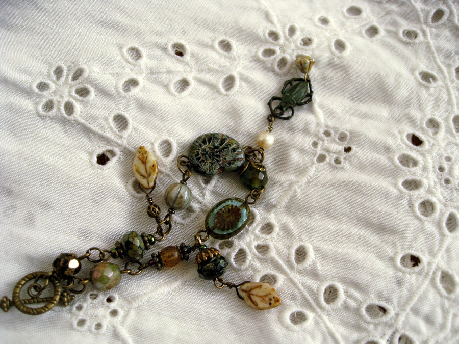 Bohemian Glass and Charm Bracelet Scarab Beetle, Earthy Jewelry, Shell, Chain Bracelet, Nature Inspired Jewelry, Antique Green, Rustic