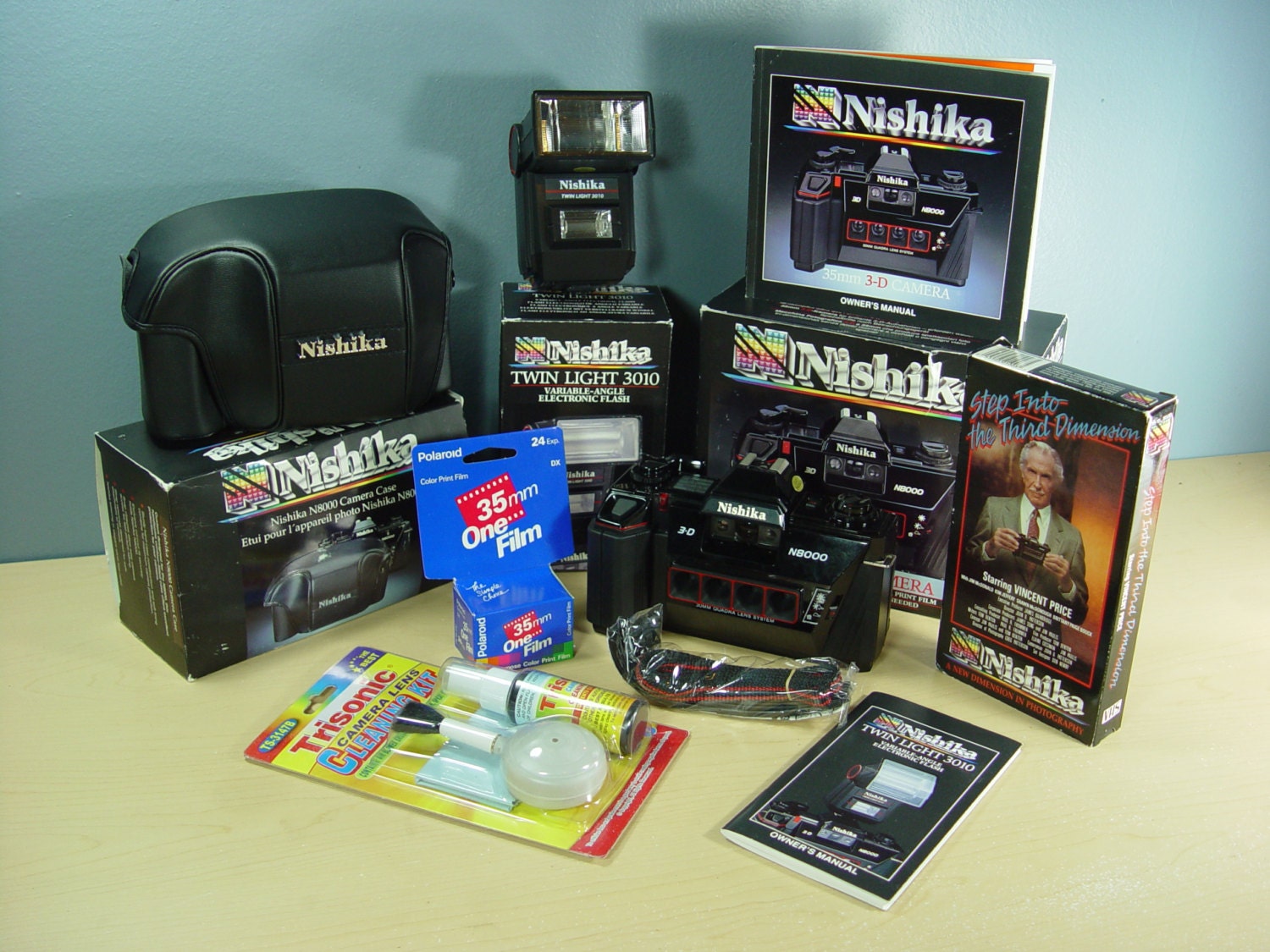 1991 Nishika N8000 Camera & Accessories 35 mm - 3D Photos - Never Used (NOS)