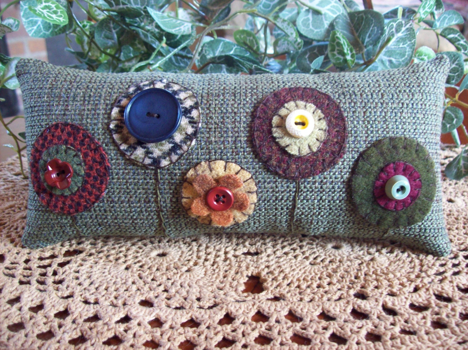 Penny Rug Button Flower Shelf Pillow Tuck