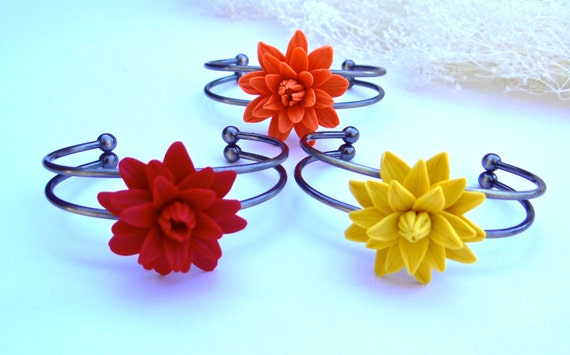 Dahlia Cuff Bracelet, Dahlia Flower Bracelet,  Flower Cuff Bracelet, Spring Summer Bracelet, Bridesmaid Gift, Prom Bracelet, Bridal Bracelet