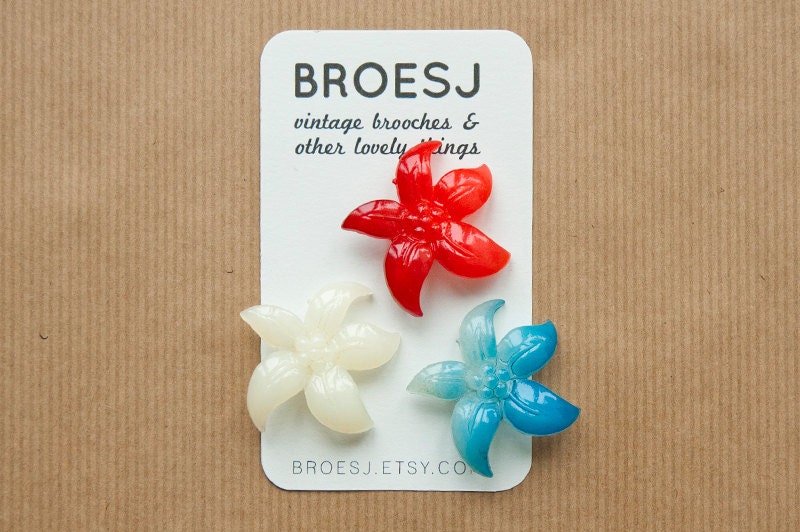 Flower brooch blue red white plastic