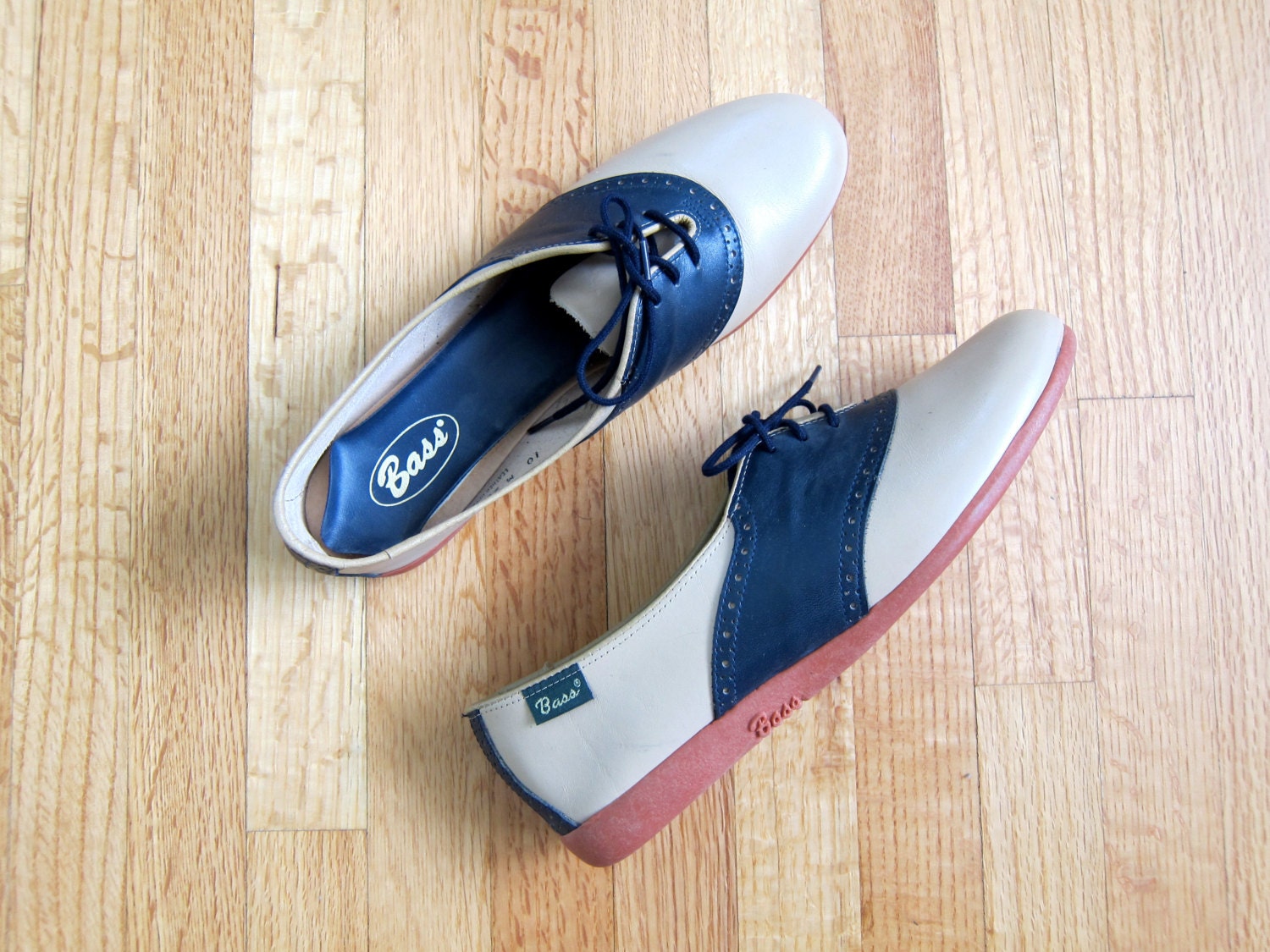 Vintage Bass Saddle Shoes/ womens navy blue oxford  shoes / womens size 9 10
