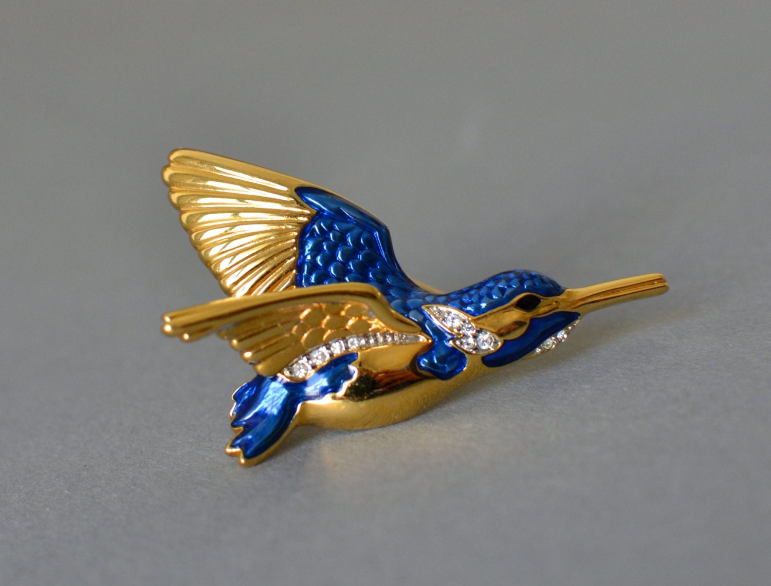 Vintage brooch kingfisher kolibri bird gold quirky fashion costume jewelry women 80s gift statement dead stock
