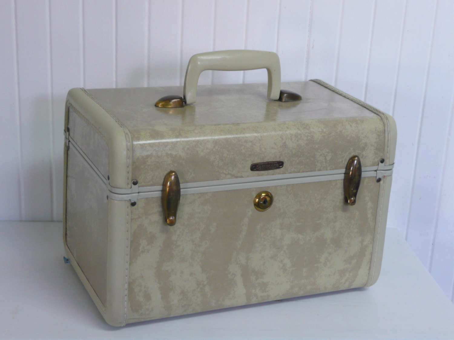 NICE Vintage Samsonite Train Case Makeup Travel Suitcase, Light Tan Beige Marbled W/ Mirror - Vintage Travel Trailer and Home Decor