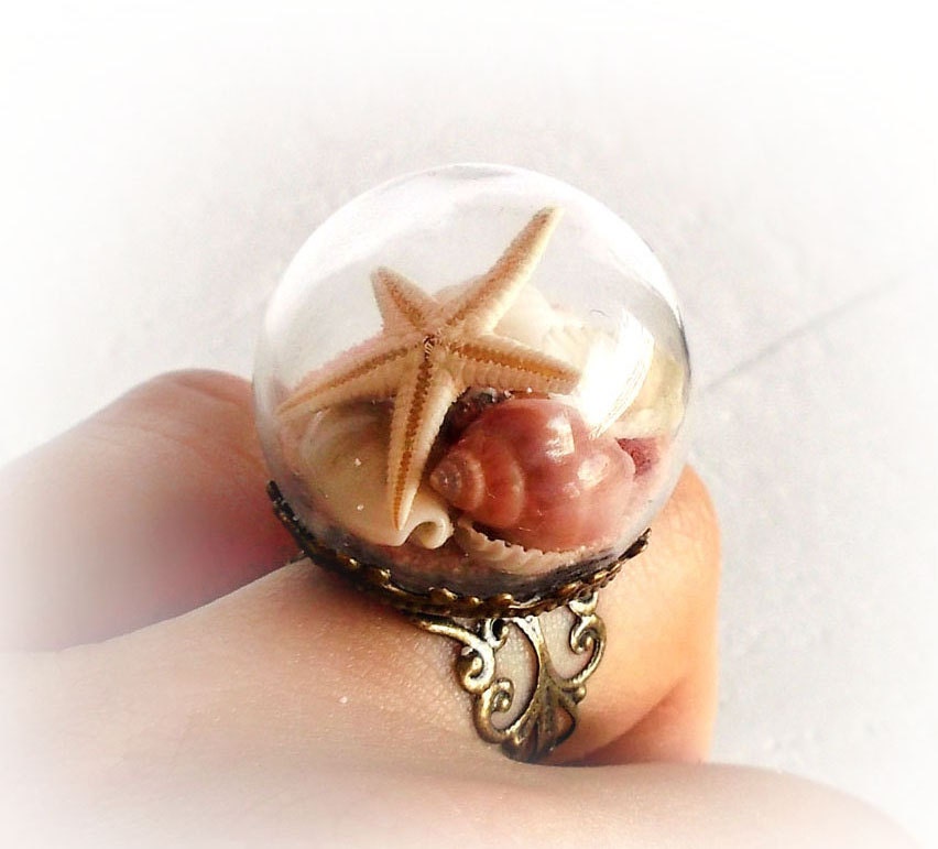 Summer in a bubble, glass dome ring with sea shells, starfish and sand