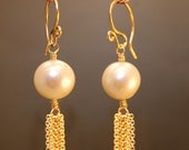 Cosmopolitan 33 Ivory pearls on tassle chain