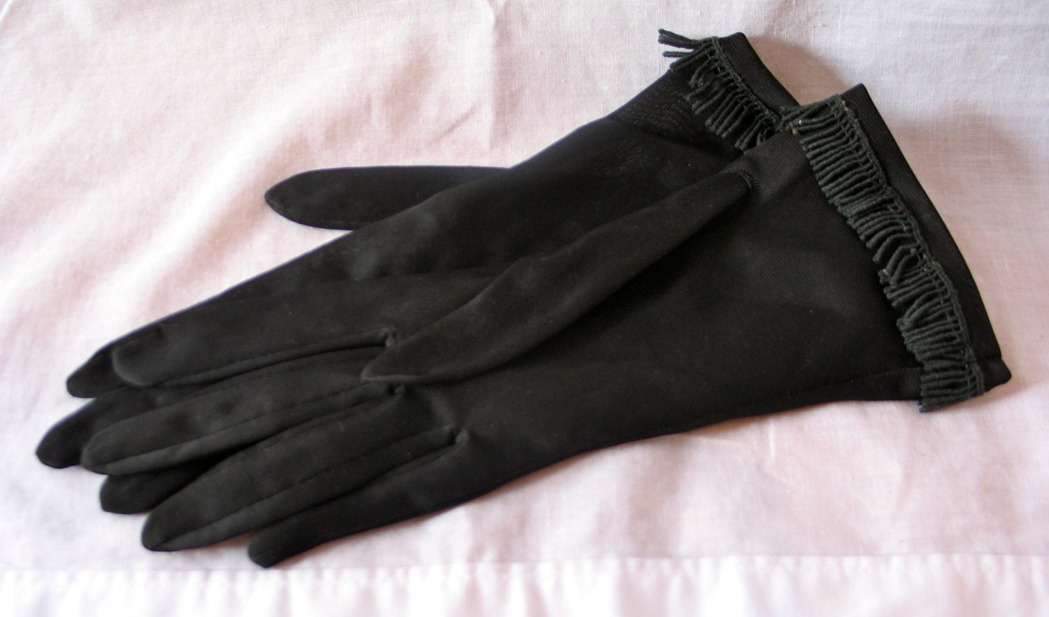 Vintage 1950s Black 2-button Length gloves with fringe
