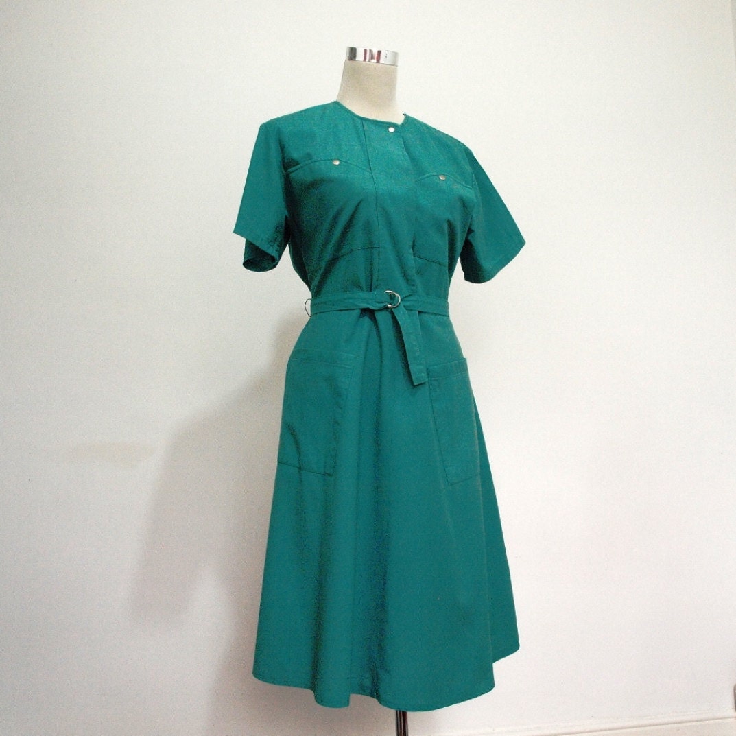 Emerald green dress. Vintage 80's dress. Short sleeve dress / Summer dress / Cotton dress. Collarless dress with A-line skirt.