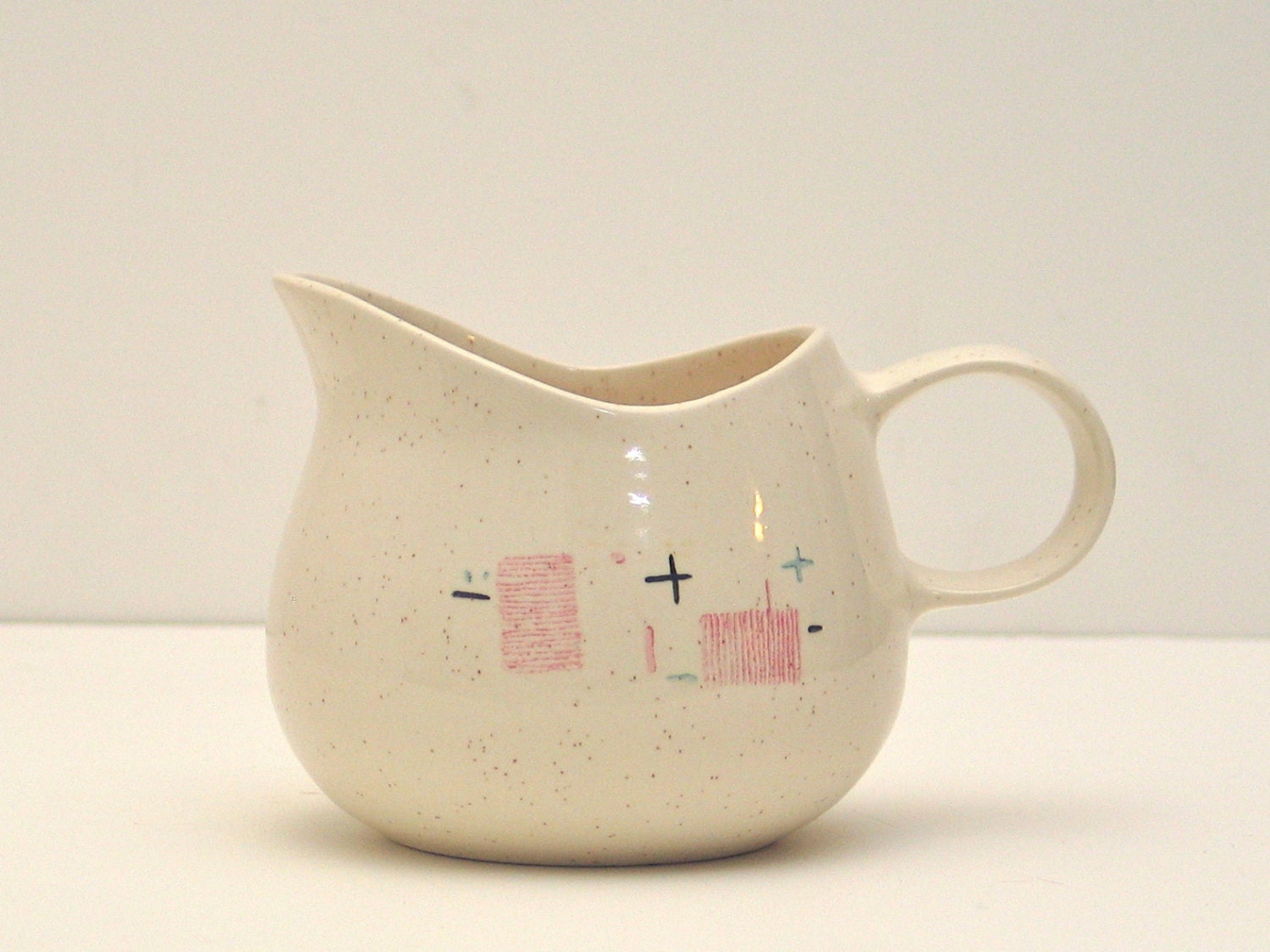 Vernonware Tickled Pink Gravy Boat Geometric Atomic Retro 1950s 1960s Ceramic ANTIQUE/VINTAGE