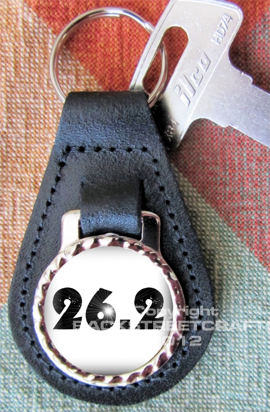 26.2 MARATHON RUN RUNNER Running Genuine dyed black Leather Key Ring Fob Fathers Day  Graduation Christmas Under 15.00