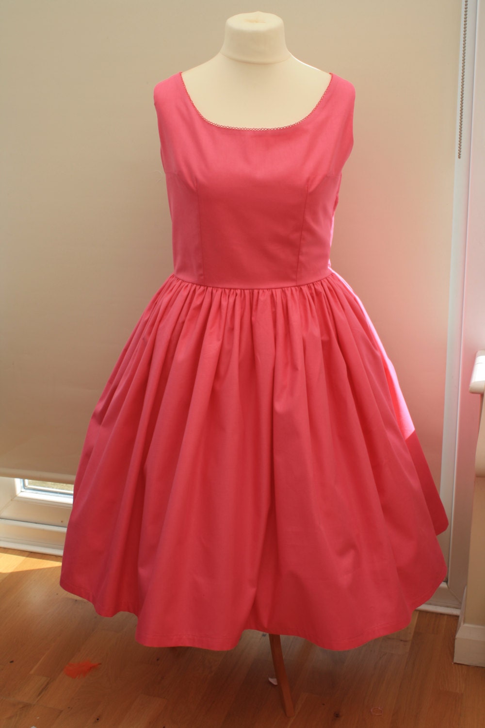 Gorgeous Plus sized 1950s style dress hot pink full skirt
