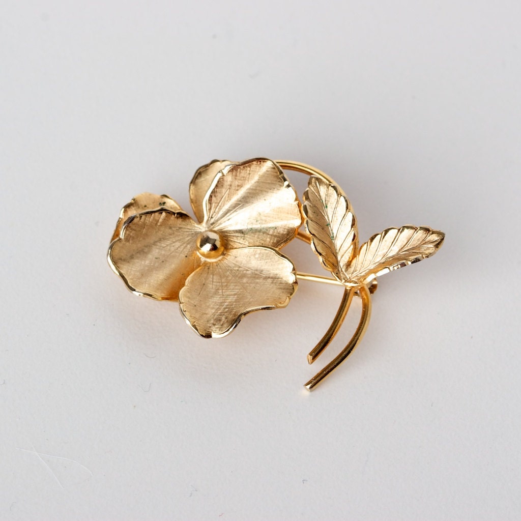 Vintage Giovanni Dogwood Flower Brooch