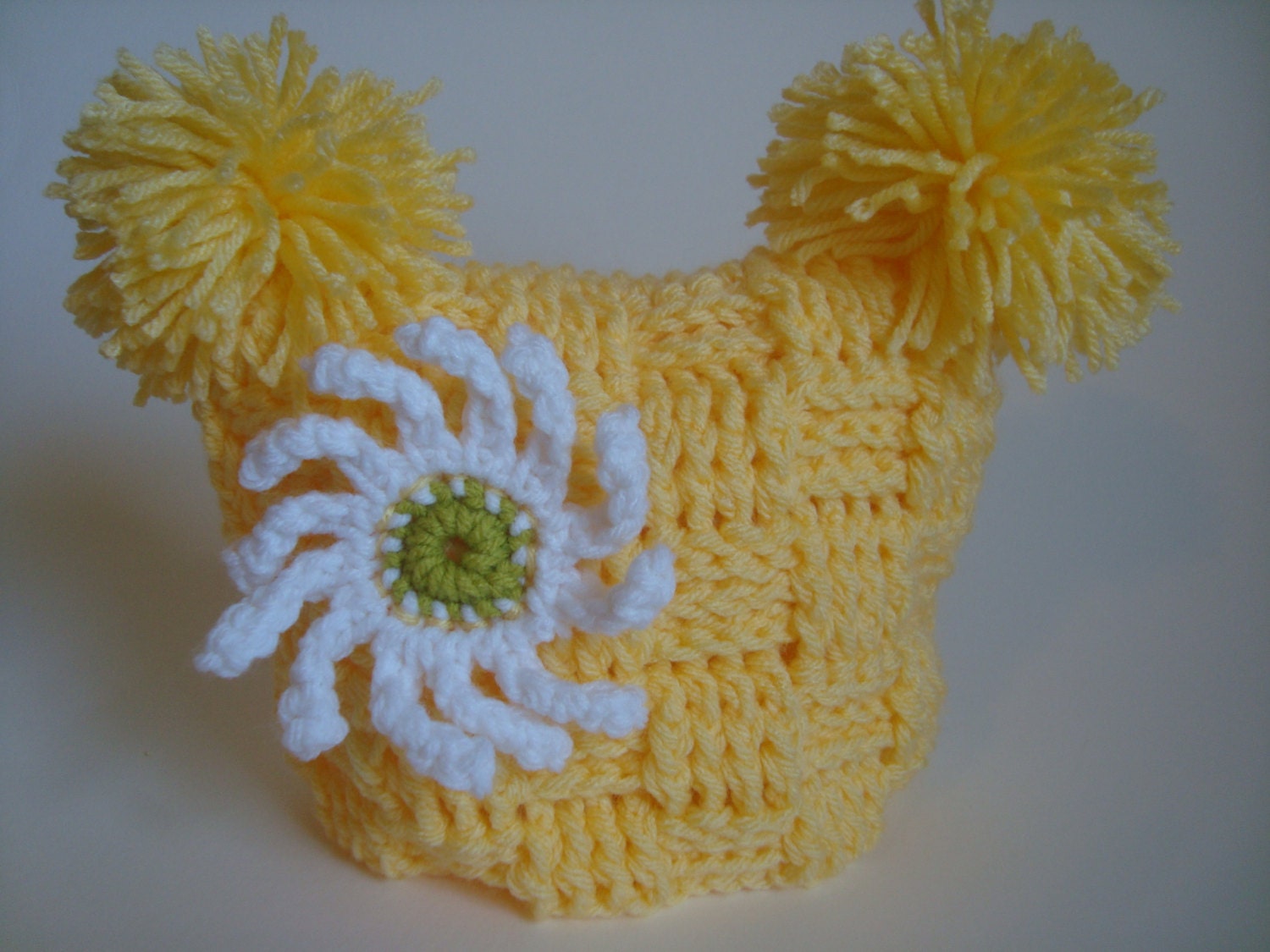Crochet Hat Beanie for Baby Girl Easter/Spring, Basket weave Stitch, Daisy Flower, Yellow, Green, White, Handmade, Photo Prop.