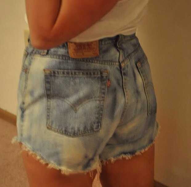 High waisted vintage Levi's acid wash. Size 10-12