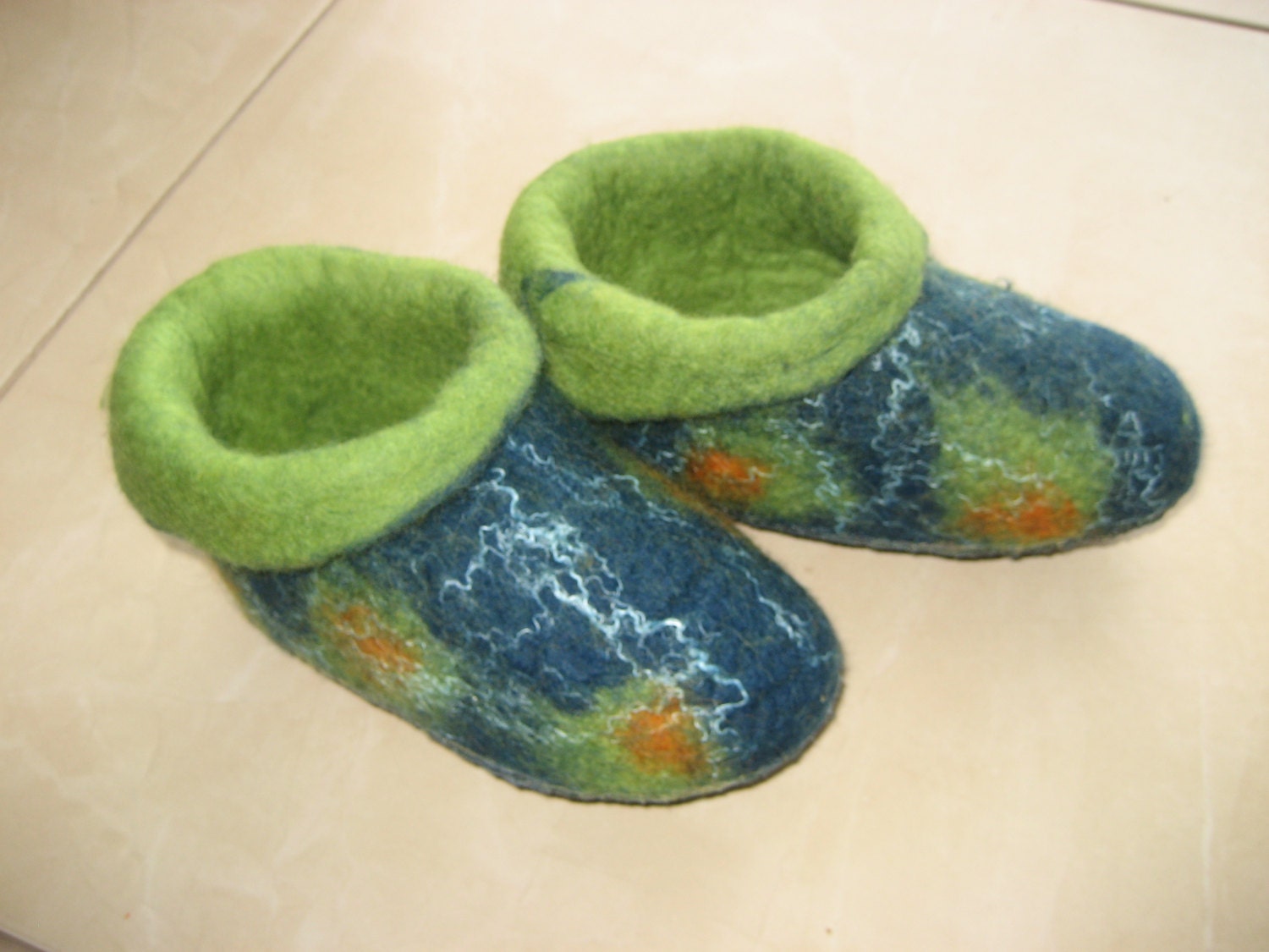 Felt baby children newborn toddler booties, shoes, slippers, made of wool to order. Gift under 30. Custom.