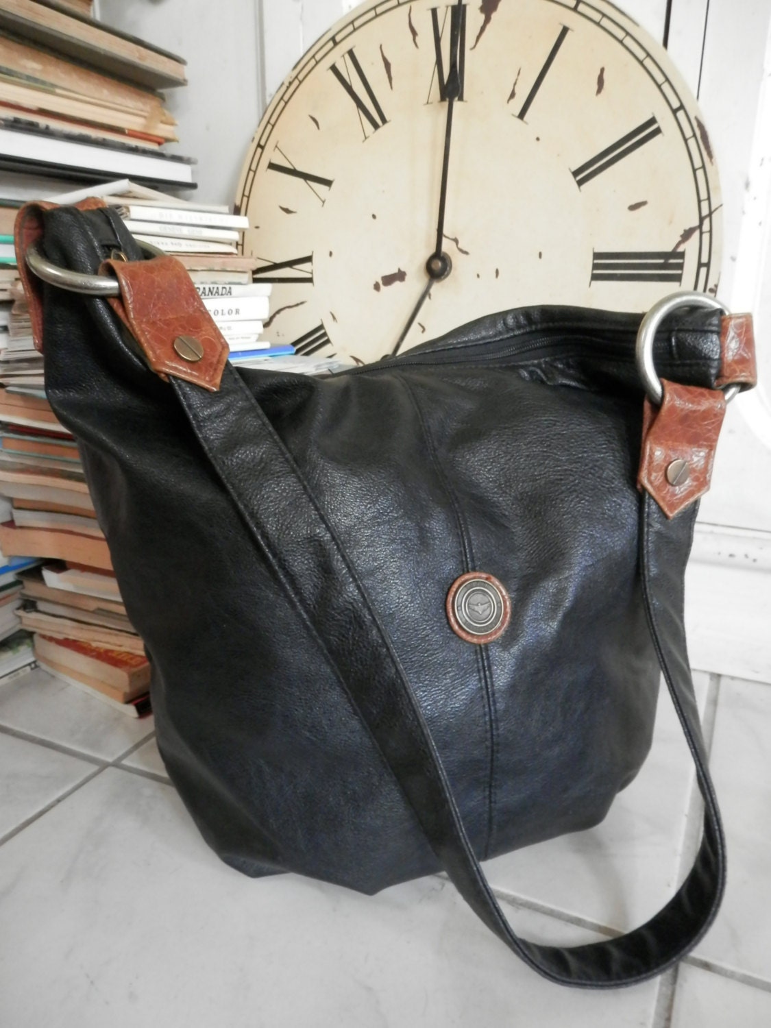 Beautiful Vintage Large Black Leather Flight Slouch Bag Purse Croc Soft Supple Handbag Nice Thick Strap