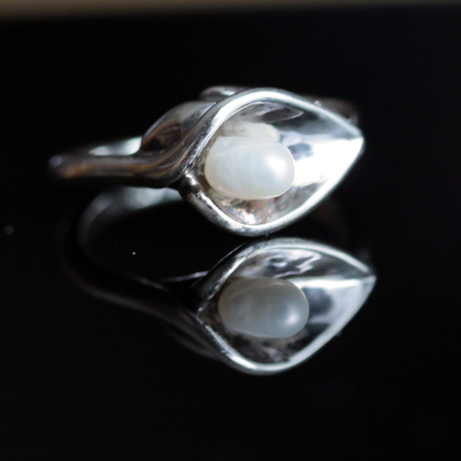 Vintage Art Nouveau calla lily genuine white pearl ring in sterling silver