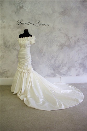 One Shoulder Mermaid Wedding Dress Sample Size 10
