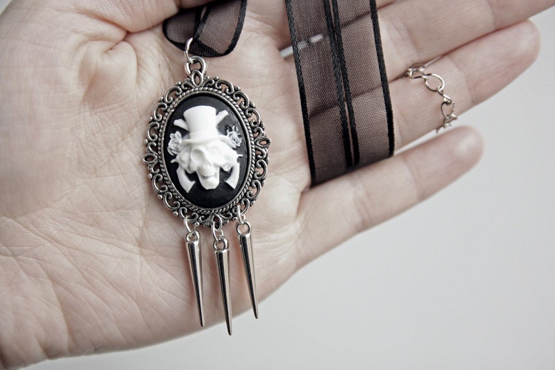 Skull Guns and Roses Necklace