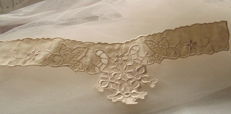 Vintage Embroidered Trim for Neck