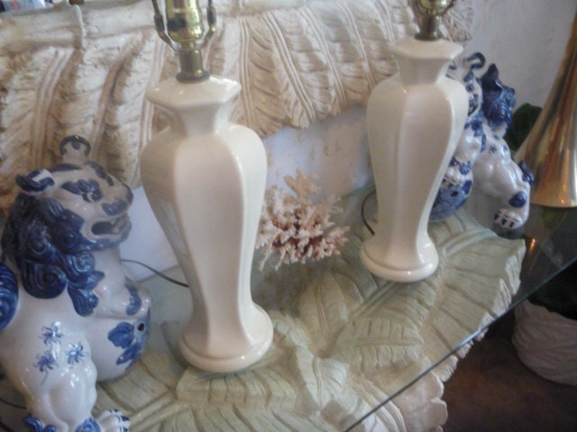 Vintage Pair Table Lamps Ginger Jars Cream Off White Linen Hollywood Regency Mid Century Modern