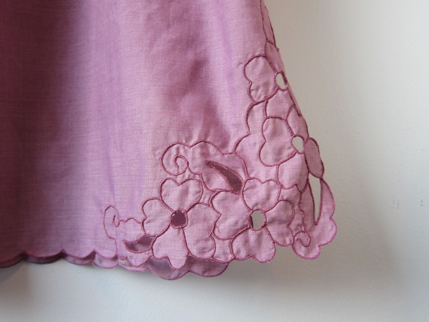 half slip M medium floral embroidery violet hand dyed vintage - NegativeLace