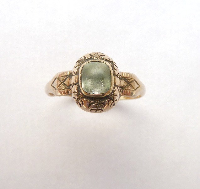 Lovely Antique Early Victorian or Georgian Foil Back Crystal Arrow Design Ring 18K