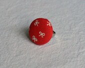 Red & White Bow Print Fabric Covered Button Ring