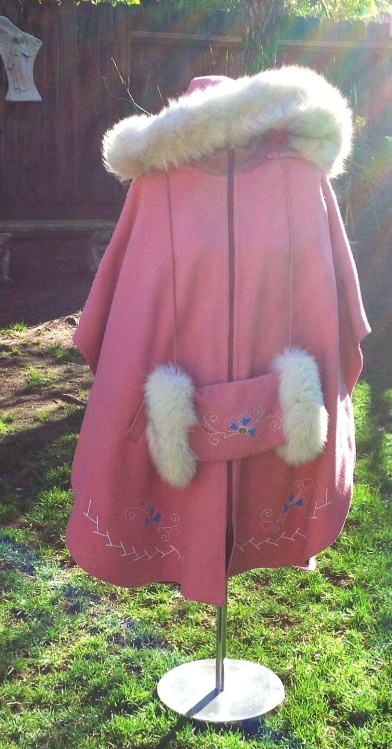 Vintage Pure Canadian Wool Cape Poncho Crewel Embroidery Real Fox Fur with Fur Muff by  Northern Sun Geminii