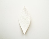 hand made brooch made with linen fabric, crylic color and semi matt varnish
