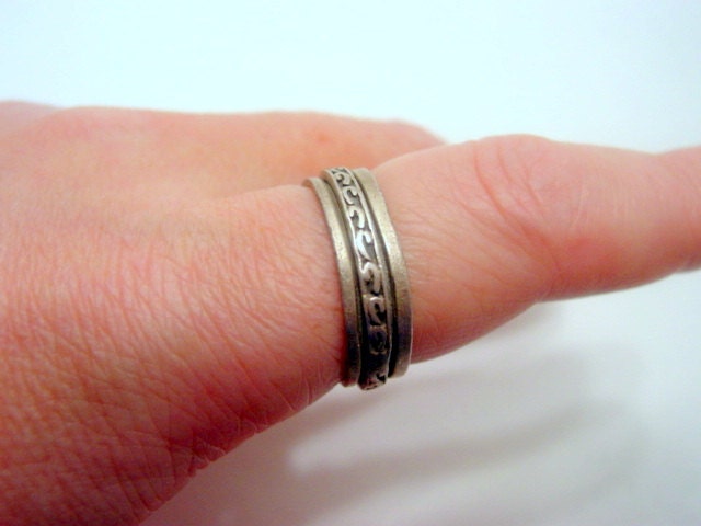Sterling Silver Ring, Signed 925 Unisex Spinner Ring Size 9.5 vintage jewellery band wave pattern