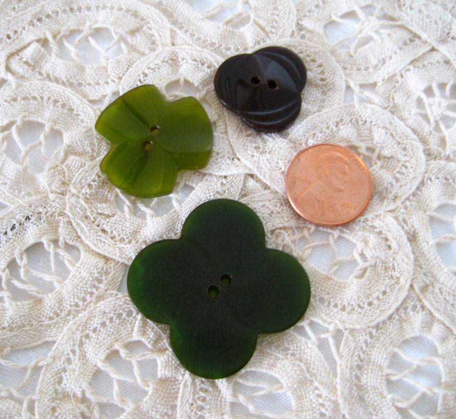 Vintage Bakelite Shamrock Buttons x3 Four Leaf Clovers St Patty's Day Good Luck Cherry Greens Brown