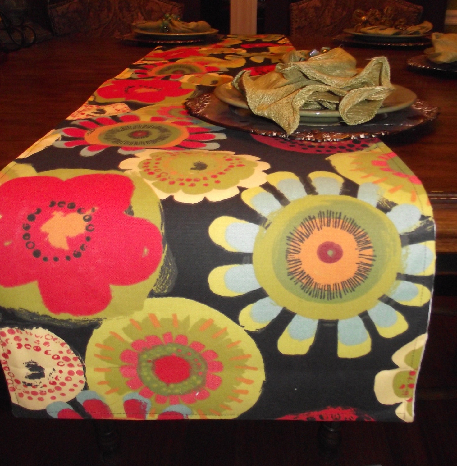 Indoor/Outdoor Bright Floral Table Runner