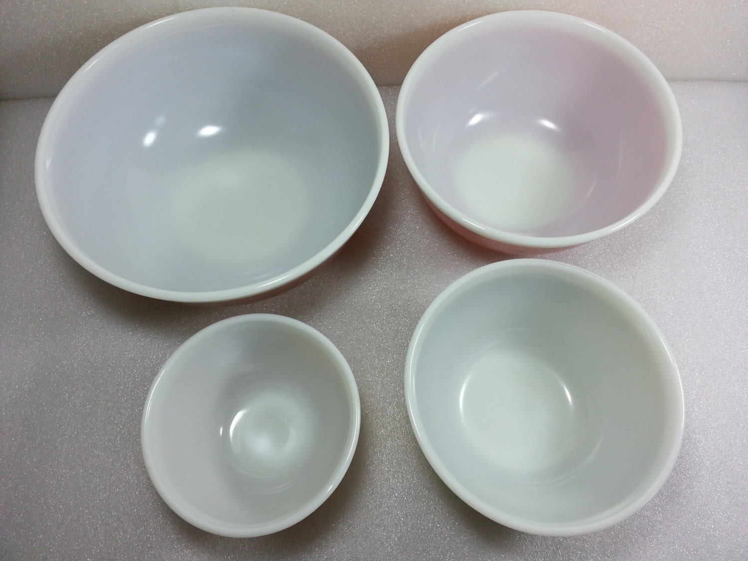 Vintage Pyrex Americana - White Rim Solid Color Nesting Mixing Bowls