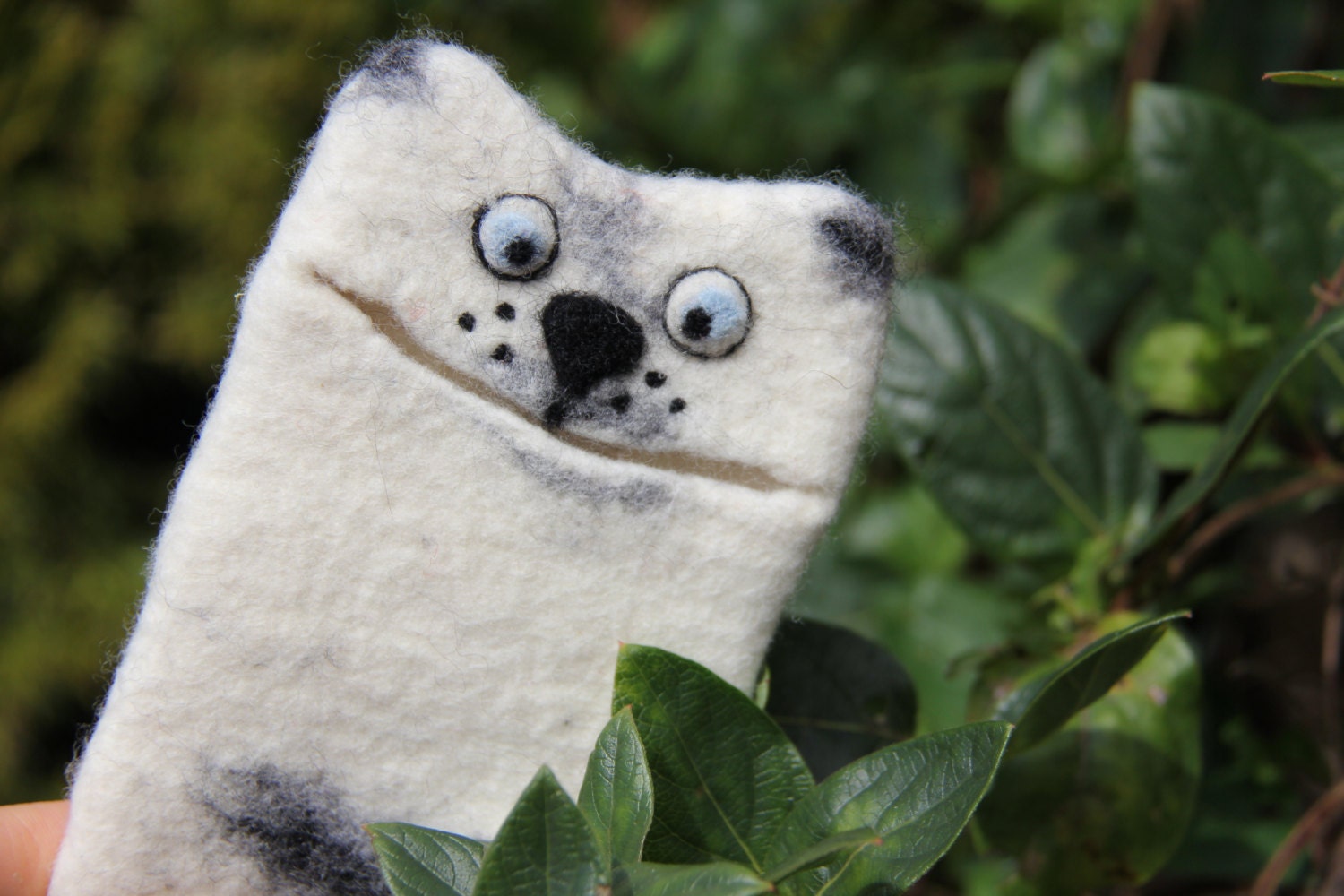I phone 5 felted case/sleeve. Siamese cat, The phone eater. Fun for anyone.