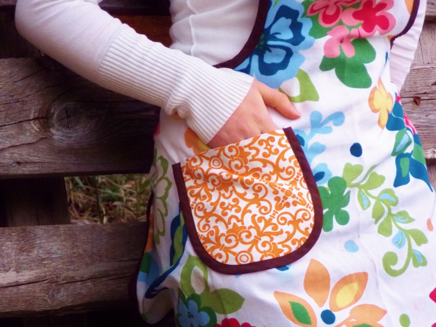 Full Apron, white floral, kitchen pretty, women