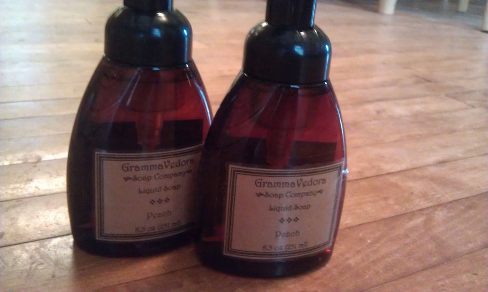 Foaming liquid handsoap Peach scented 8.5 oz