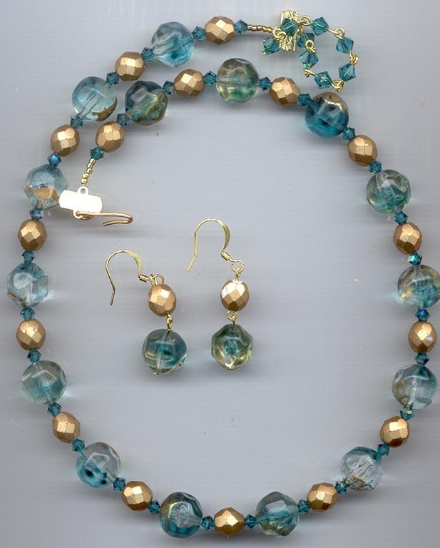 Gorgeous necklace and earring set - teal and gold vintage lucite beads
