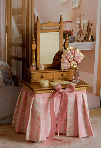 Gold Painted Country Style Dressing Table for Dollhouse