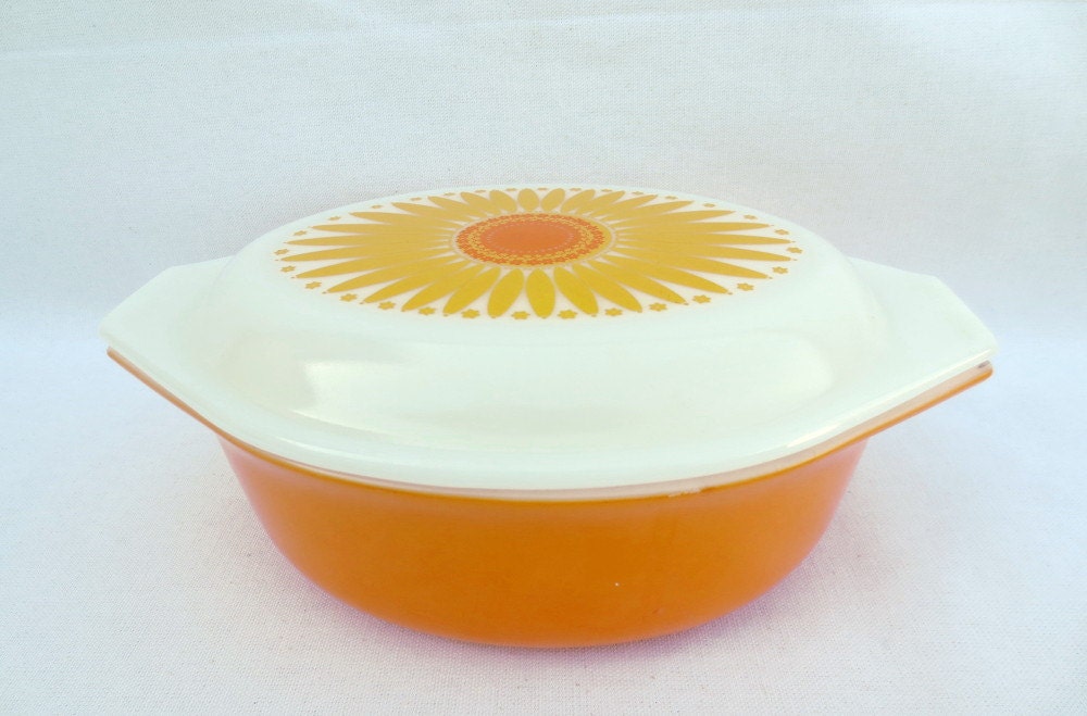 REDUCED Vintage Pyrex Sunflower Daisy Yellow & Orange Oval Casserole 1 1/2 Qt with Lid