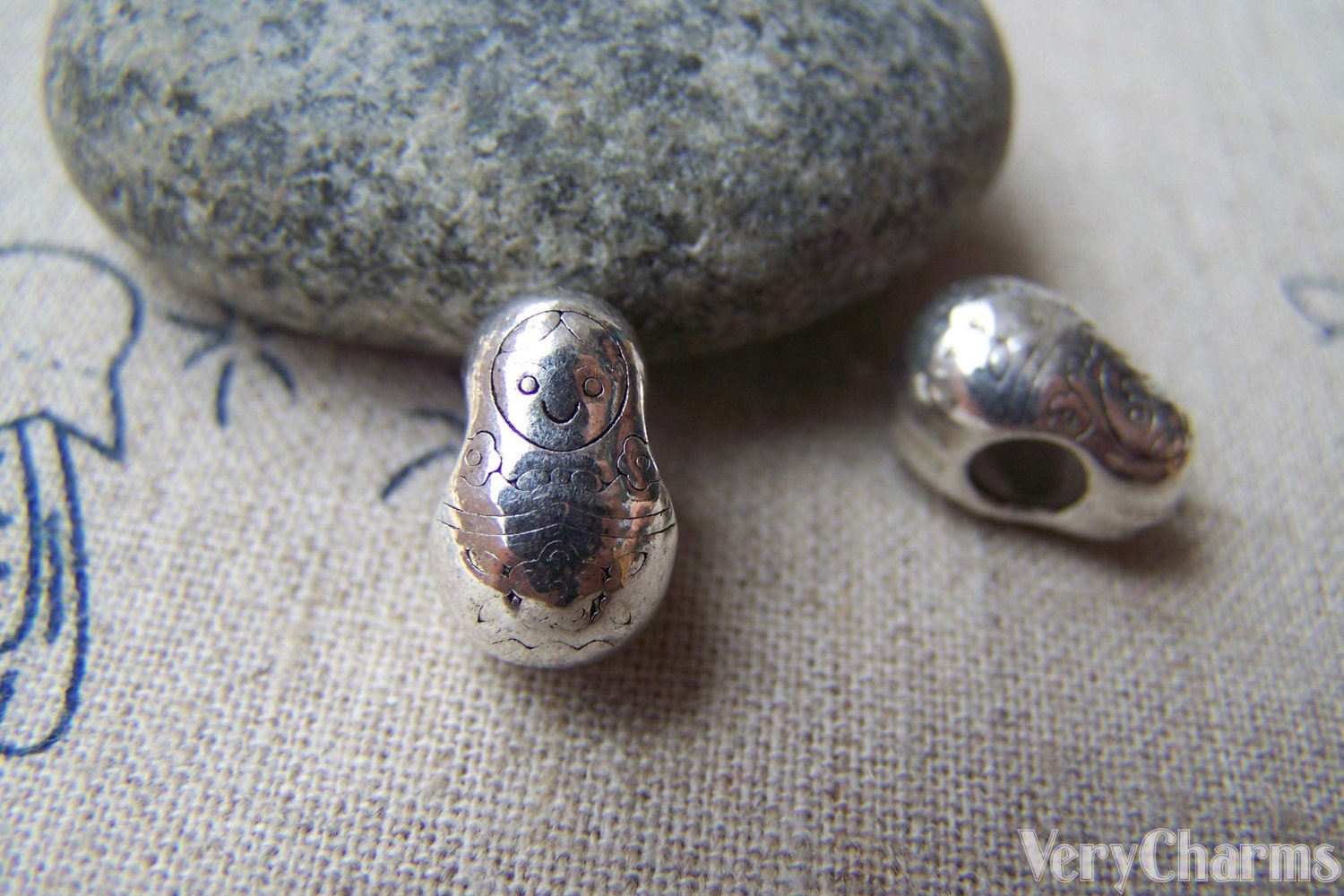 20 pcs of Antique Silver Matryoshka Russian Doll Beads  8mm A2378