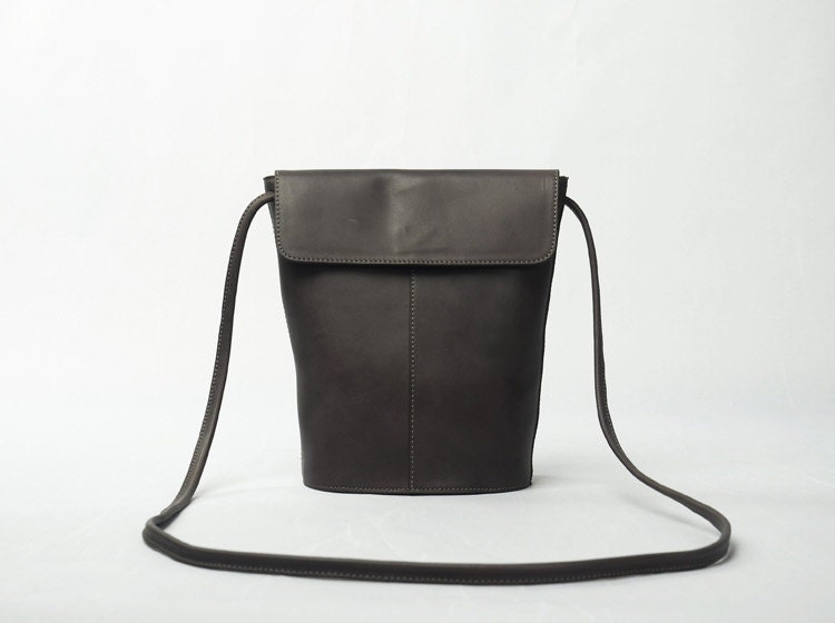 Leather  Black Handbag  Messenger  Cross body Bag  Medium retro stitching leather bucket bag simple leather shoulder diagonal shoulder bag