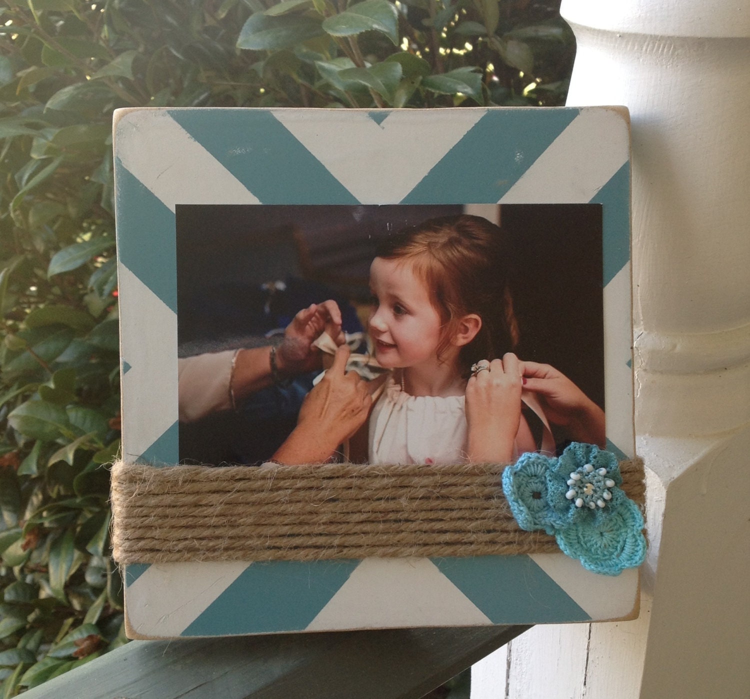 Handmade wooden 4x6 turquoise and white chevron print with natural jute and crotchet flower accent
