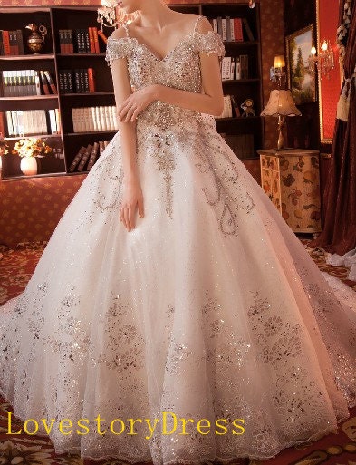 Free postage Sweet heart V neck sexy long train With beads and sequins Eyelash lace hemlines with corset back Wedding Dress