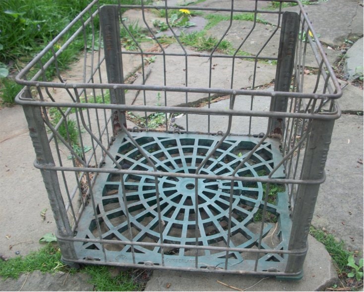Vintage WIRE MILK CRATE - industrial look - storage or display - super patina dairy milk bottle holder