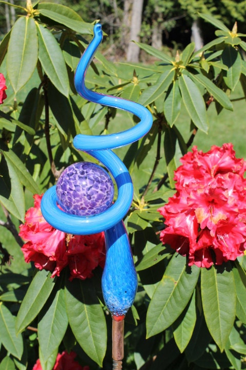 Sky Blue Glass Tigger Tail with Raspberry Purple Ball Garden Art Sculpture Outdoor Decoration Garden Finial
